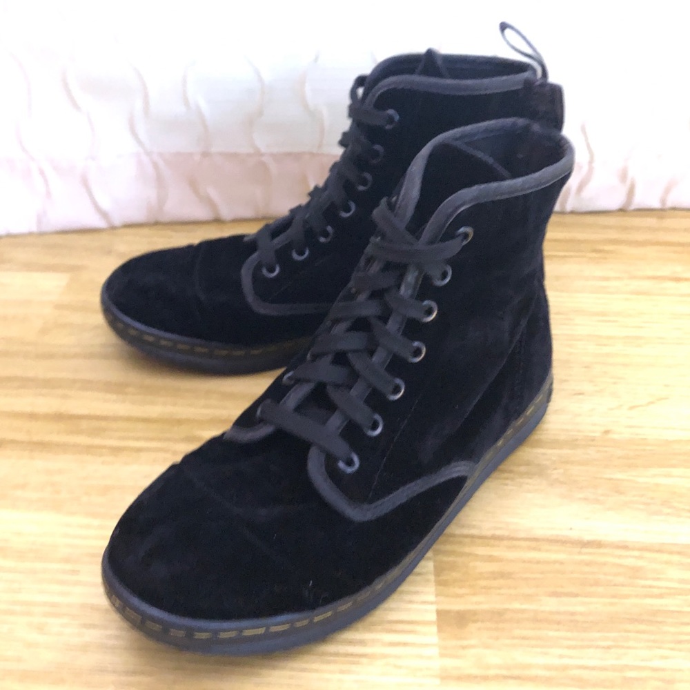 Dr. Martens velvet shoreditch boots